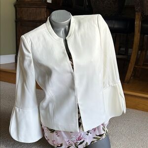 NWT WHITE HOUSE, BLACK MARKET, WHITE BLAZER WITH SPLIT SLEEVES